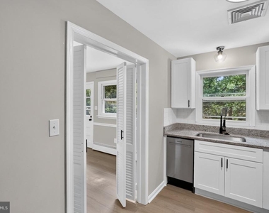 6104 Saint John Drive - Photo Thumbnail 7