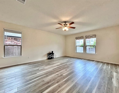 17106 Gibbons Path - Photo Thumbnail 7