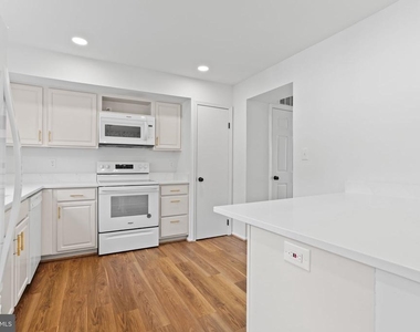 10072 Apple Wood Court - Photo Thumbnail 15