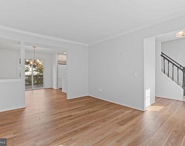 10072 Apple Wood Court - Photo Thumbnail 6