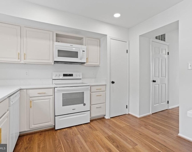 10072 Apple Wood Court - Photo Thumbnail 18