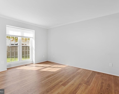 10072 Apple Wood Court - Photo Thumbnail 9