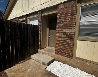 6004 Parkwood Dr - Photo Thumbnail 2
