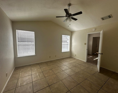 6004 Parkwood Dr - Photo Thumbnail 11