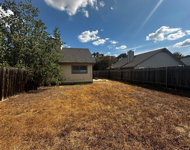 6004 Parkwood Dr - Photo Thumbnail 15