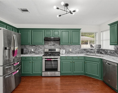 1610 Balmorhea Ln - Photo Thumbnail 20