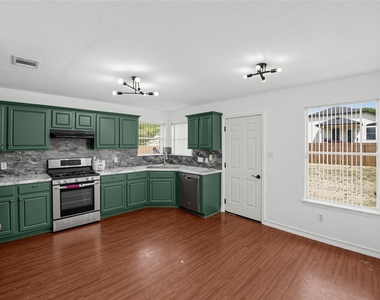 1610 Balmorhea Ln - Photo Thumbnail 22