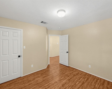1610 Balmorhea Ln - Photo Thumbnail 7