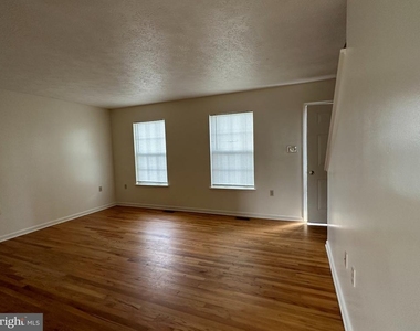 109 Parkside Drive - Photo Thumbnail 1