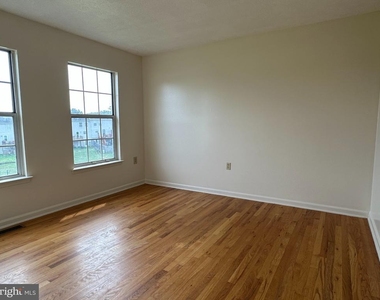 109 Parkside Drive - Photo Thumbnail 6
