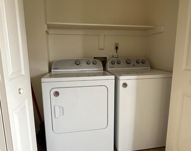 109 Parkside Drive - Photo Thumbnail 3