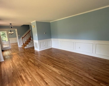 5750 Pendleton Lane - Photo Thumbnail 6