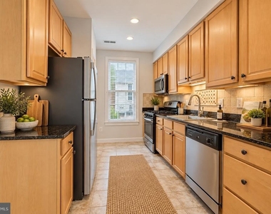 10903 Maple Street - Photo Thumbnail 4