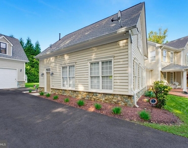 10903 Maple Street - Photo Thumbnail 31