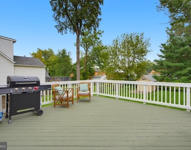 4021 Maple Street - Photo Thumbnail 4