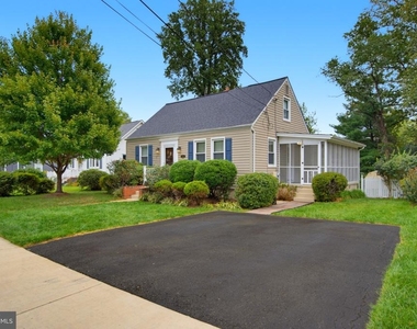 4021 Maple Street - Photo Thumbnail 2