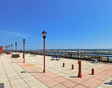 801 N Pitt St - Photo Thumbnail 22