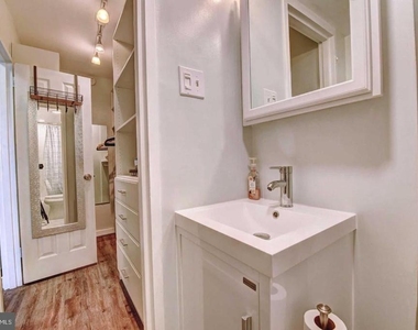 801 N Pitt St - Photo Thumbnail 12