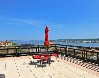 801 N Pitt St - Photo Thumbnail 24