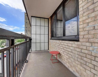 801 N Pitt St - Photo Thumbnail 13