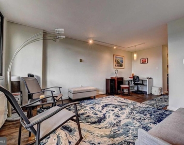 801 N Pitt St - Photo Thumbnail 11