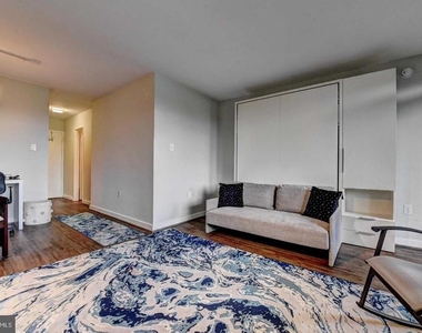 801 N Pitt St - Photo Thumbnail 7