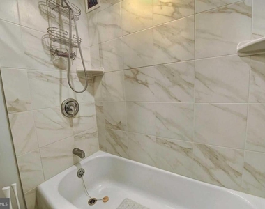 801 N Pitt St - Photo Thumbnail 16