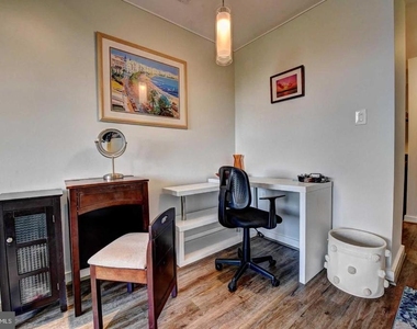 801 N Pitt St - Photo Thumbnail 17