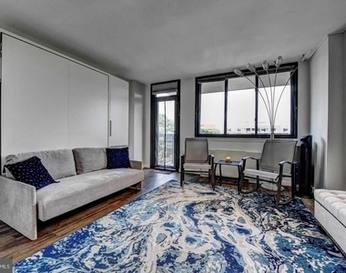 801 N Pitt St - Photo Thumbnail 6