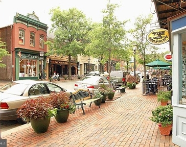 801 N Pitt St - Photo Thumbnail 30