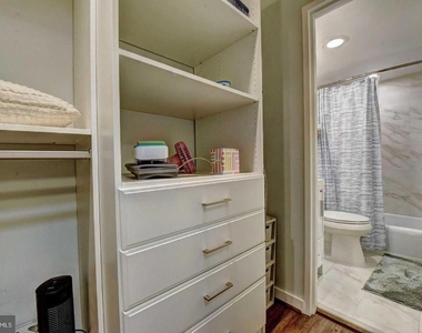 801 N Pitt St - Photo Thumbnail 14