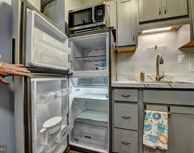 801 N Pitt St - Photo Thumbnail 25