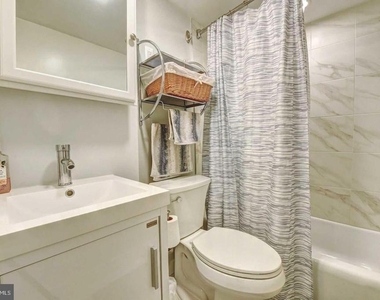 801 N Pitt St - Photo Thumbnail 15