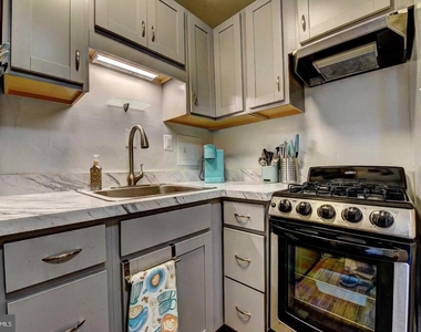 801 N Pitt St - Photo Thumbnail 2