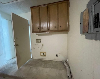 606 Country Aire Dr - Photo Thumbnail 18