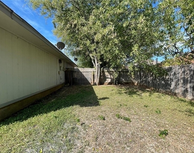 606 Country Aire Dr - Photo Thumbnail 14