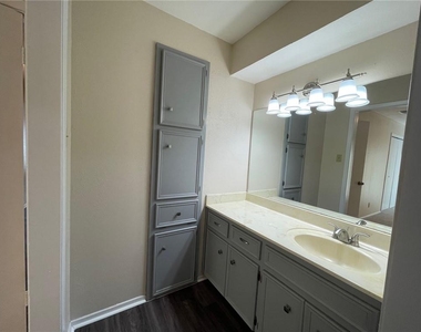 606 Country Aire Dr - Photo Thumbnail 12
