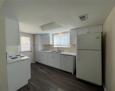606 Country Aire Dr - Photo Thumbnail 4