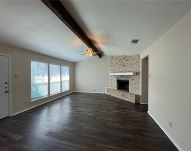 606 Country Aire Dr - Photo Thumbnail 3