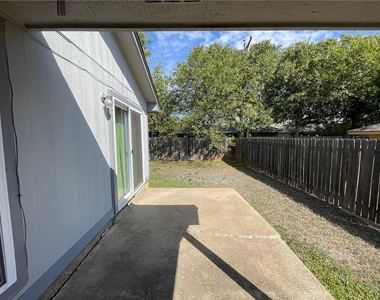 606 Country Aire Dr - Photo Thumbnail 15