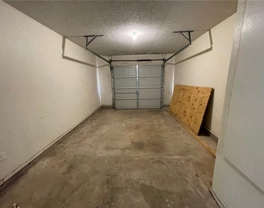 606 Country Aire Dr - Photo Thumbnail 17