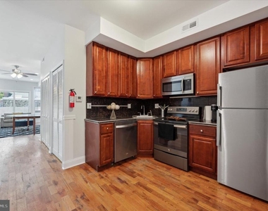 3209 W Montgomery Avenue - Photo Thumbnail 4