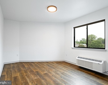8327 Ridge Avenue - Photo Thumbnail 2
