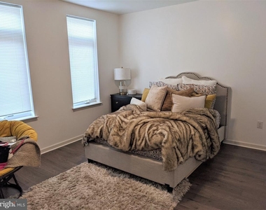 6615 Ridge Avenue - Photo Thumbnail 3