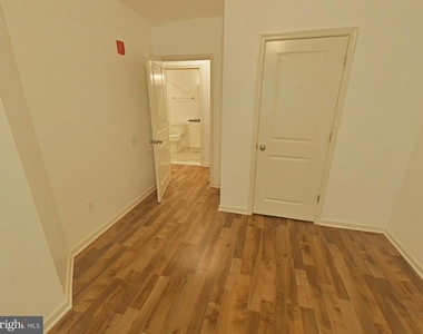 5261 Ridge Avenue - Photo Thumbnail 3