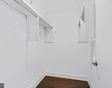 2527 Graduate Square - Photo Thumbnail 24