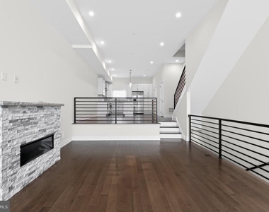 2527 Graduate Square - Photo Thumbnail 13