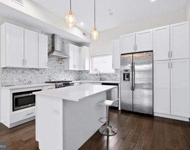 2527 Graduate Square - Photo Thumbnail 18