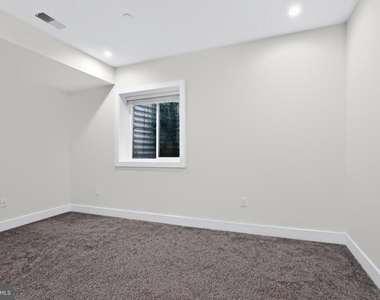 2527 Graduate Square - Photo Thumbnail 37