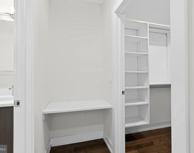 2527 Graduate Square - Photo Thumbnail 31
